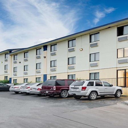 Days Inn Austin Crossroads Exterior photo