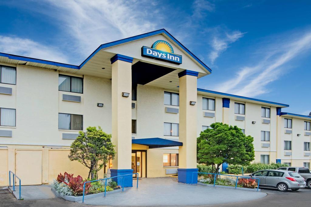 Days Inn Austin Crossroads Exterior photo