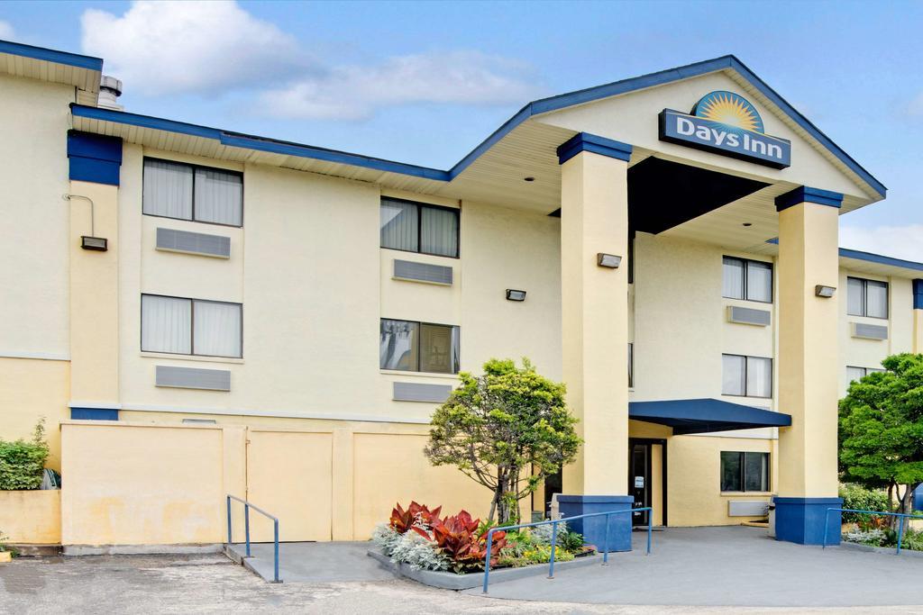 Days Inn Austin Crossroads Exterior photo