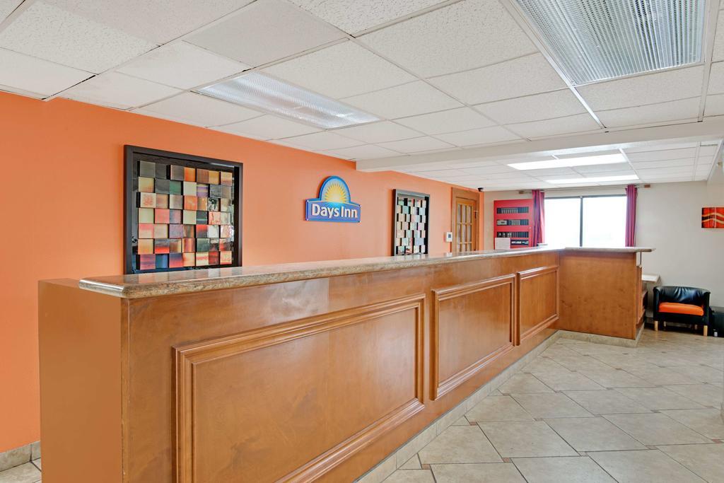 Days Inn Austin Crossroads Exterior photo